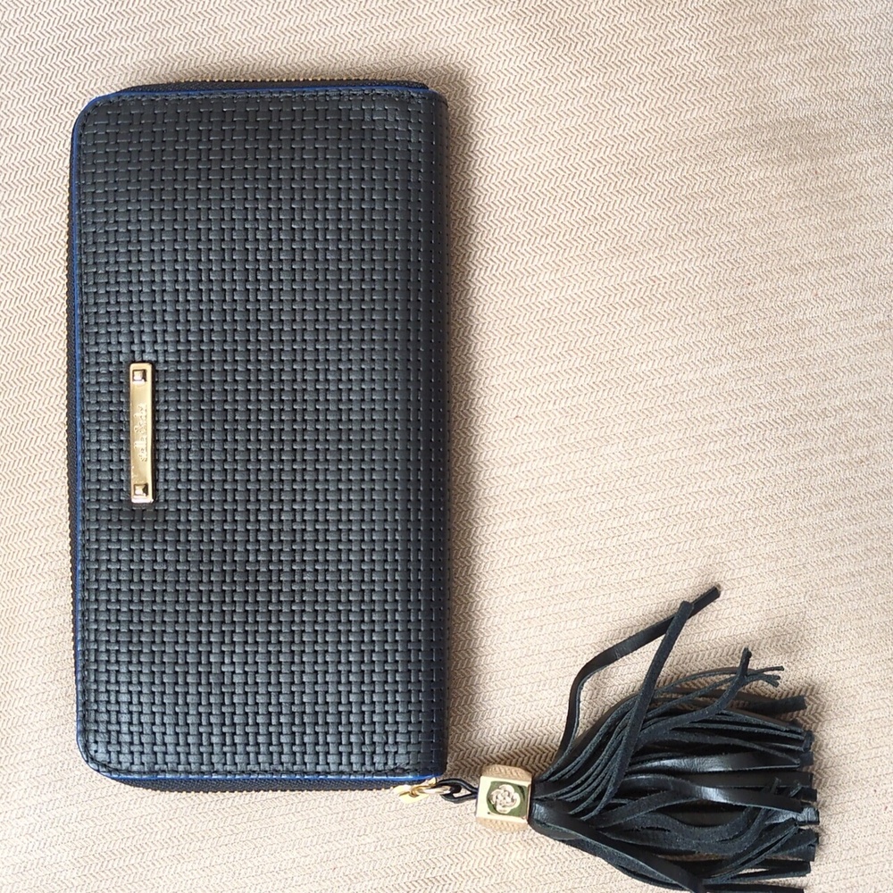 Stella & Dot Mercer Zip Wallet In Black Weave